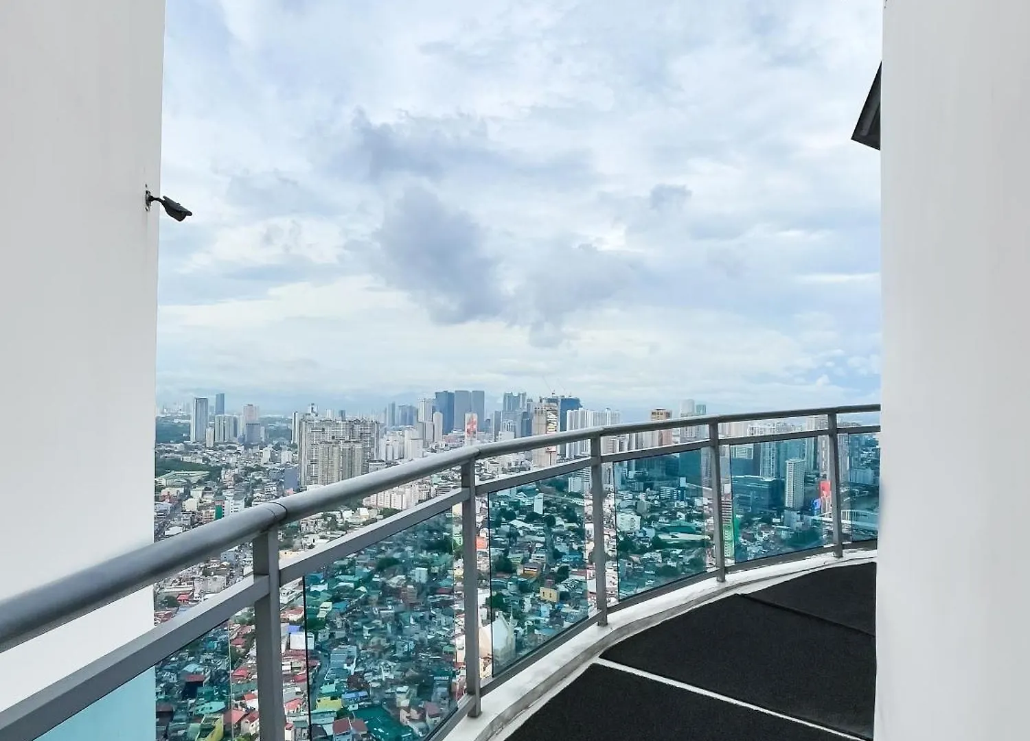 Studio Serenity Manila 0*,  Philippines