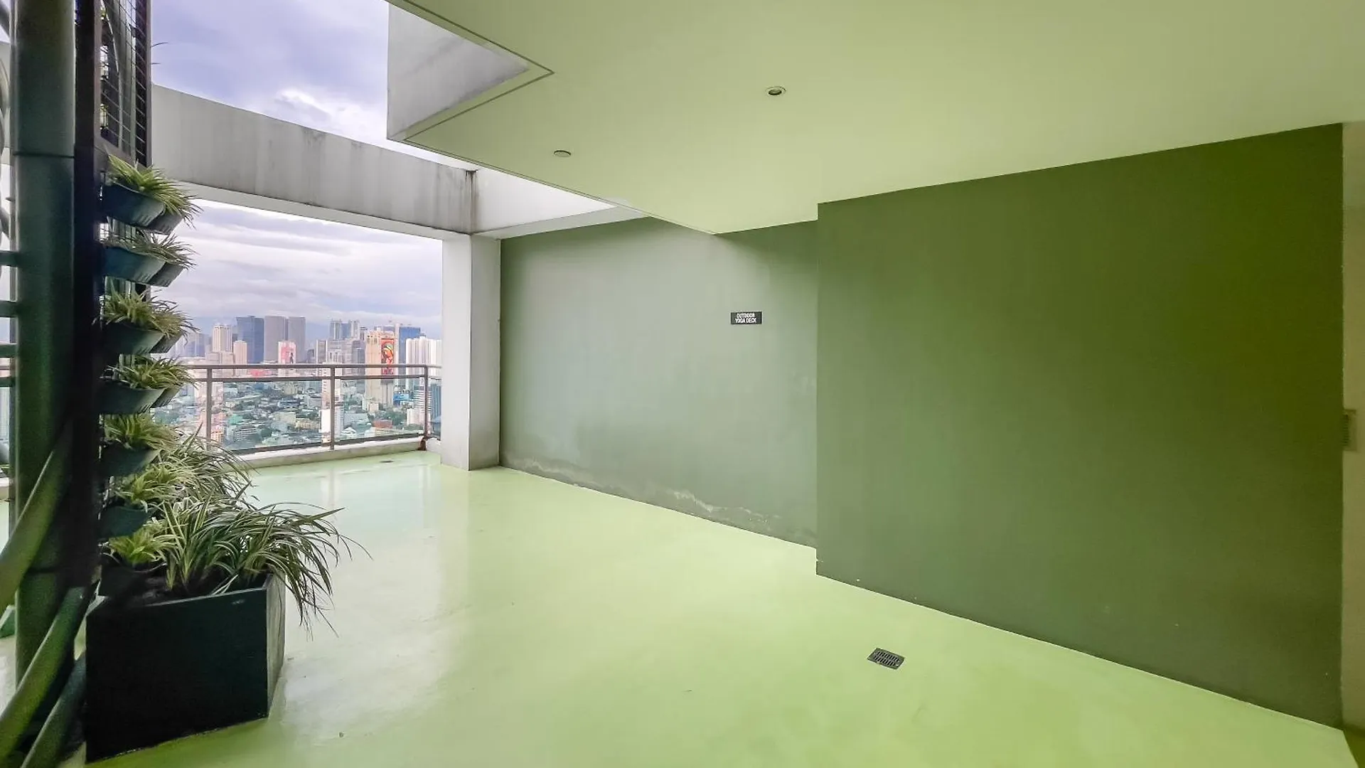 Studio Serenity Manila 0*,  Philippines